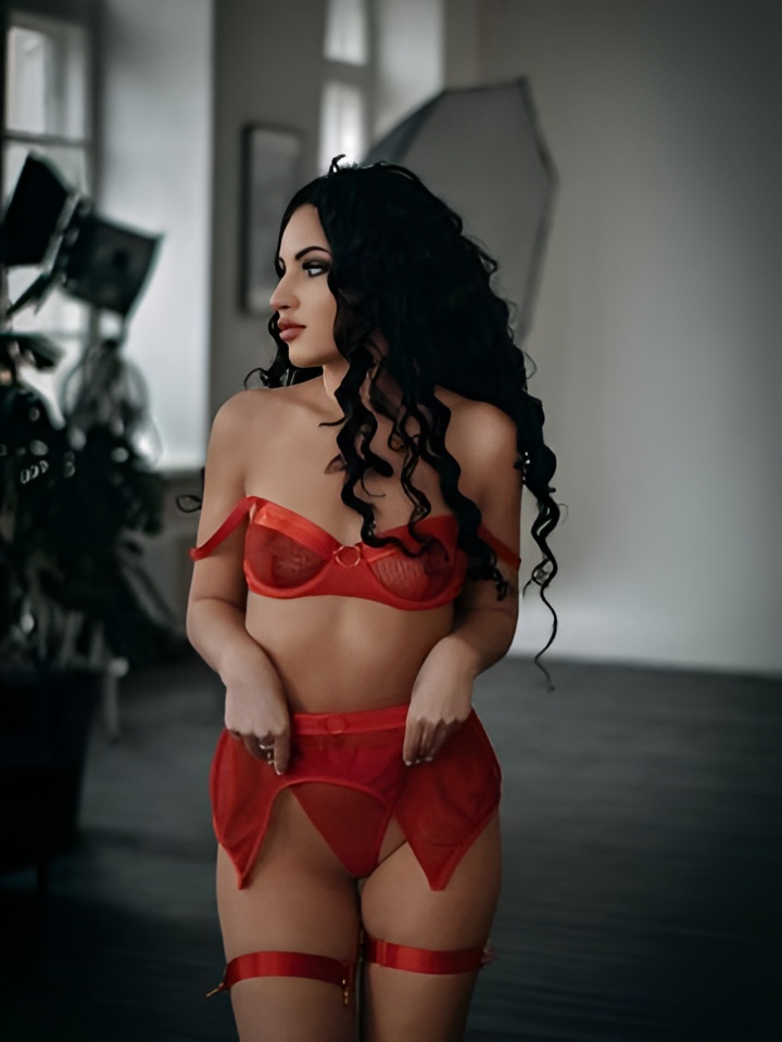 Елена привлекательная девушка из Ставрополя цена от 2500 руб