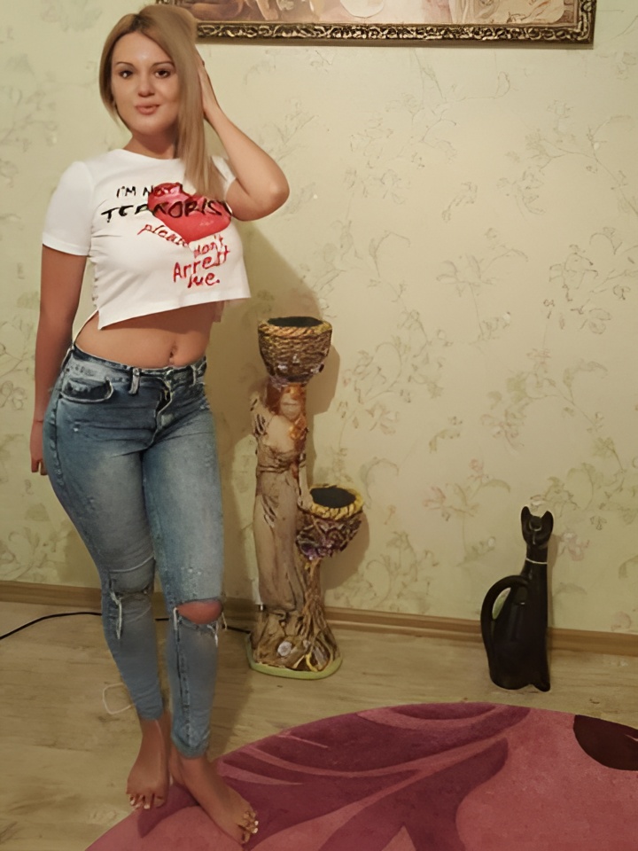 Юлия привлекательная девушка из Ставрополя цена от 10000 руб